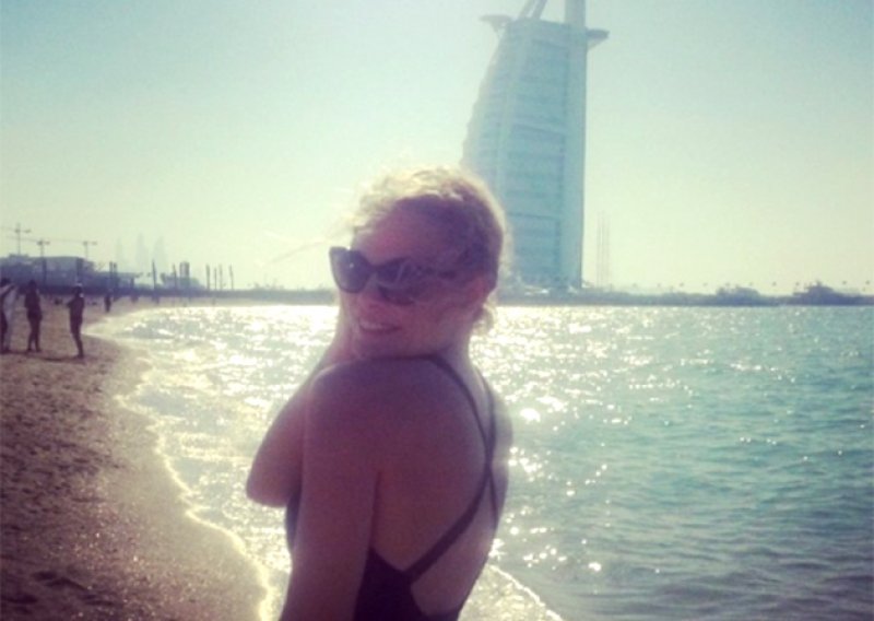 Kome se to Nevena Rendeli zavodljivo smiješi u Dubaiju?