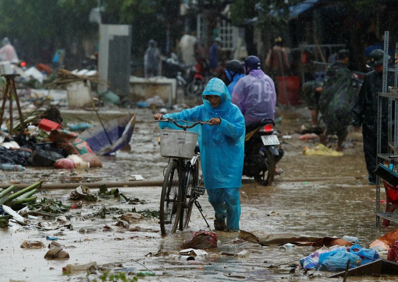 Tajfun Damrey usmrtio najmanje 106 ljudi u Vijetnamu