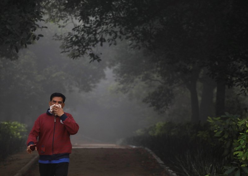 Zbog alarmantnog zagađenja New Delhi će špricati vodom iz zraka