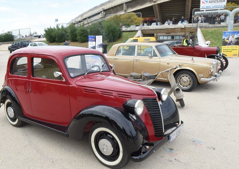 Oldtimeri okupirali splitske ulice