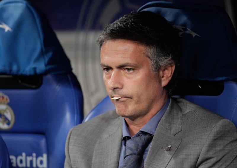 Mourinho provocirao dizanjem tri prsta