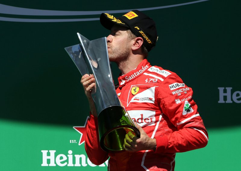 Vettelu VN Brazila; prvak Hamilton iz boksa do četvrtog mjesta
