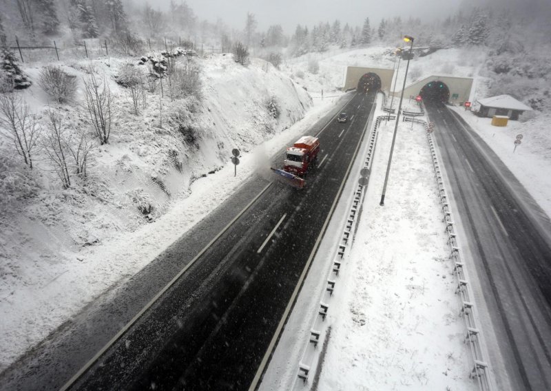 Hrvatska pod snijegom: Bijeli se od Sljemena do Velebita, pogledajte bajkovite prizore