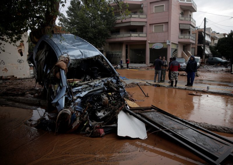 Najmanje 14 ljudi poginulo u poplavama pored Atene
