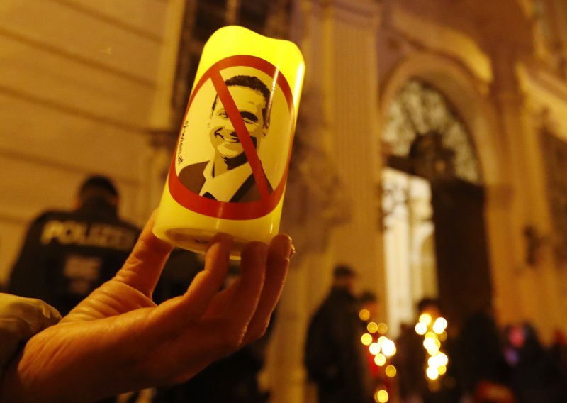 Bečani velikim noćnim maršom poslali jasnu poruku Kurzu: bez desničarskih ekstremista