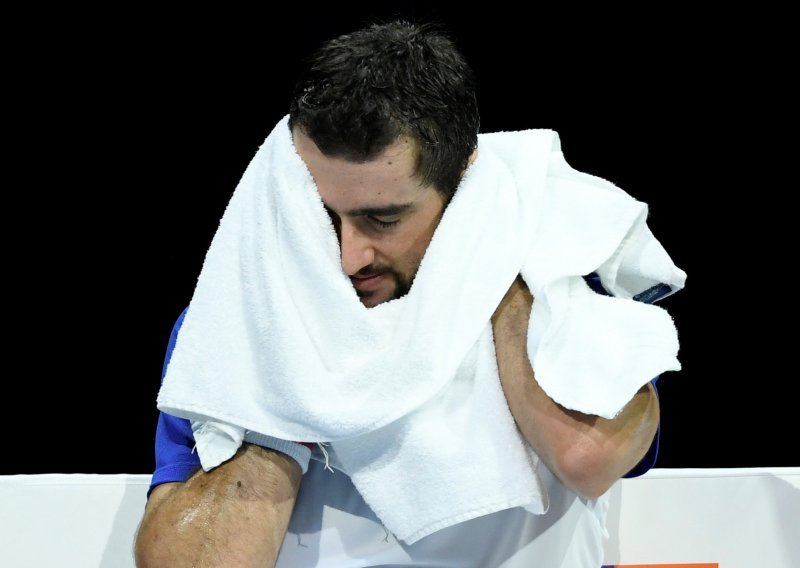 Čilić dobio prvi set protiv Federera pa stao, iz Londona bez pobjede