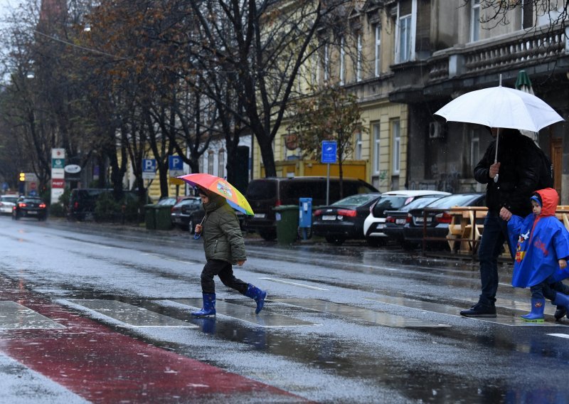 Stiže zahlađenje s kišom i snijegom, na Jadranu olujna bura