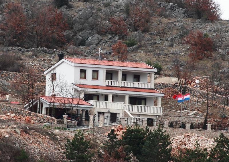 Sve što je Glavašu ostalo je kičast dvorac u Hercegovini