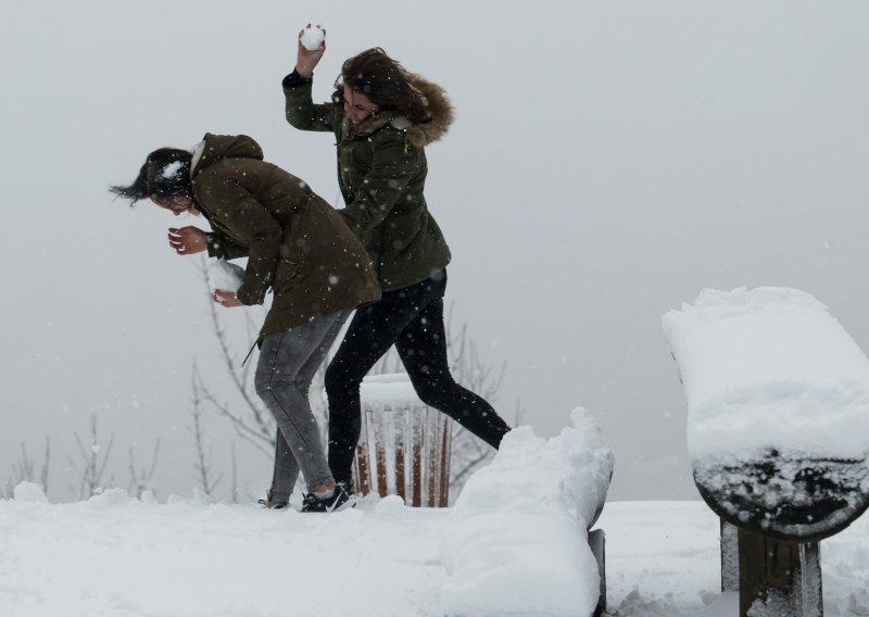 Sredinom tjedna dolazi zatopljenje, za vikend pad temperature i snijeg