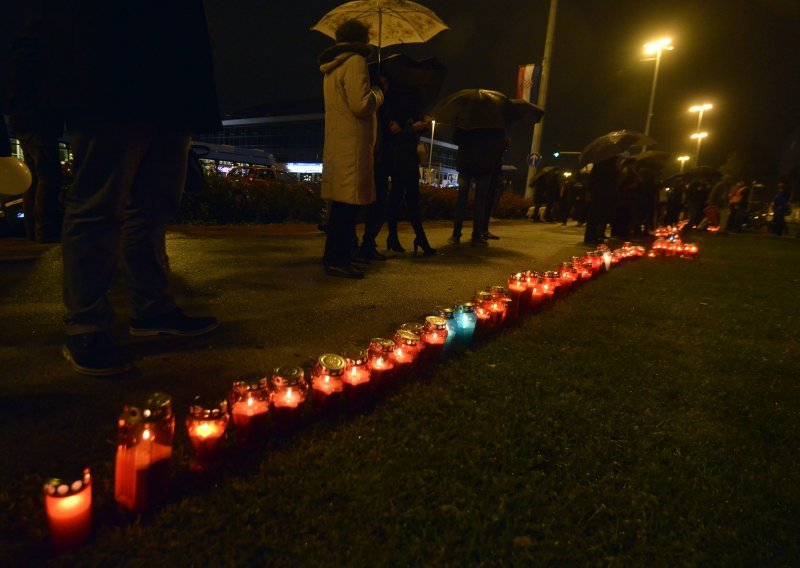 U Vukovar pristižu brojni hrvatski građani