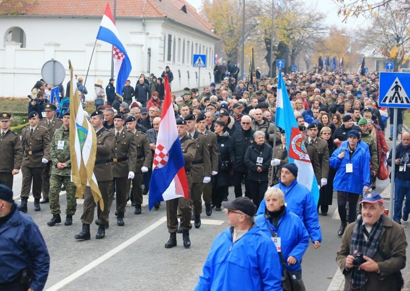 U vukovarskoj Koloni sjećanja bilo je više od 60.000 ljudi