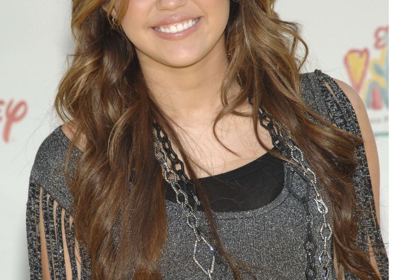 Miley u vezi s filmskim kolegom?
