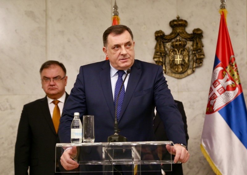 Dodik formira policijsku brigadu i naoružava se, raste zabrinutost u BiH