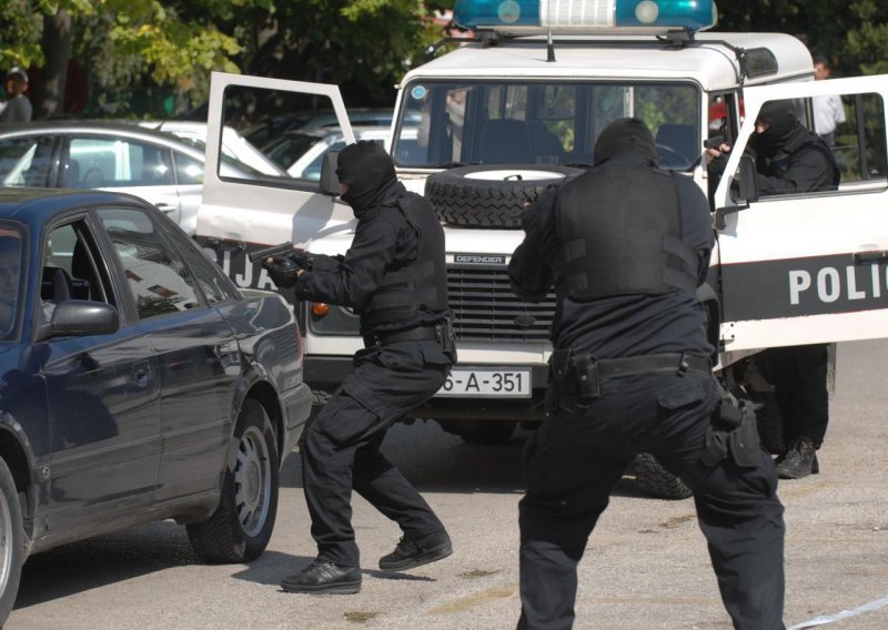 Uhićeno šest osoba koje su se htjele pridružiti IS-u