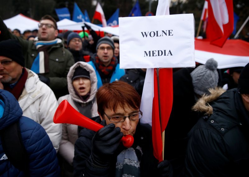 Prosvjednici u Poljskoj uzvikuju: Sloboda, jednakost, demokracija!