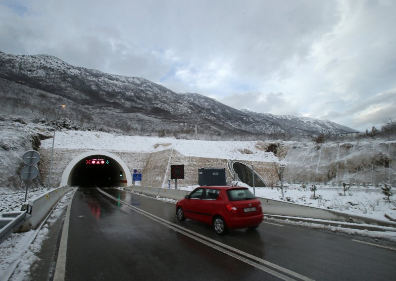 Teška prometna nesreća u tunelu Sv. Ilija, jedna osoba poginula