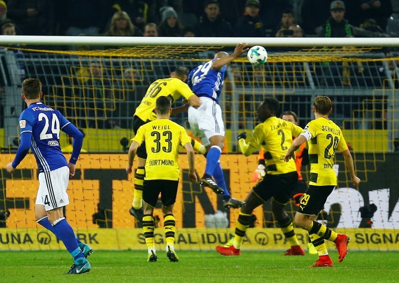 Borussia u derbiju u 13 minuta povela 4:0, a onda se dogodio ludi povratak Schalkea