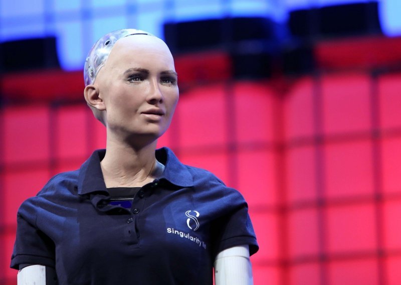 Robot Sophia sad želi - obitelj i djecu