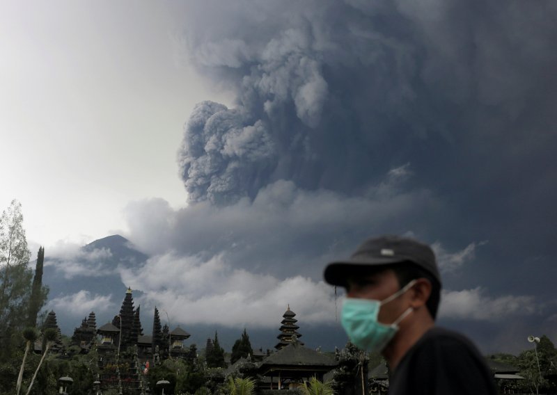 Vulkan na Baliju riga pepeo do visine od četiri kilometra