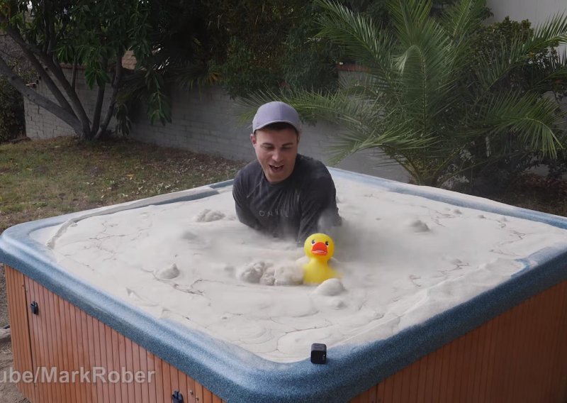 Napunio dječji bazen pijeskom i oduševio nećake