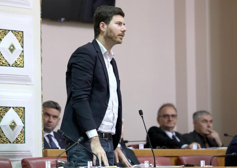 Stroge mjere: Pernar udaljen sa sjednice Sabora