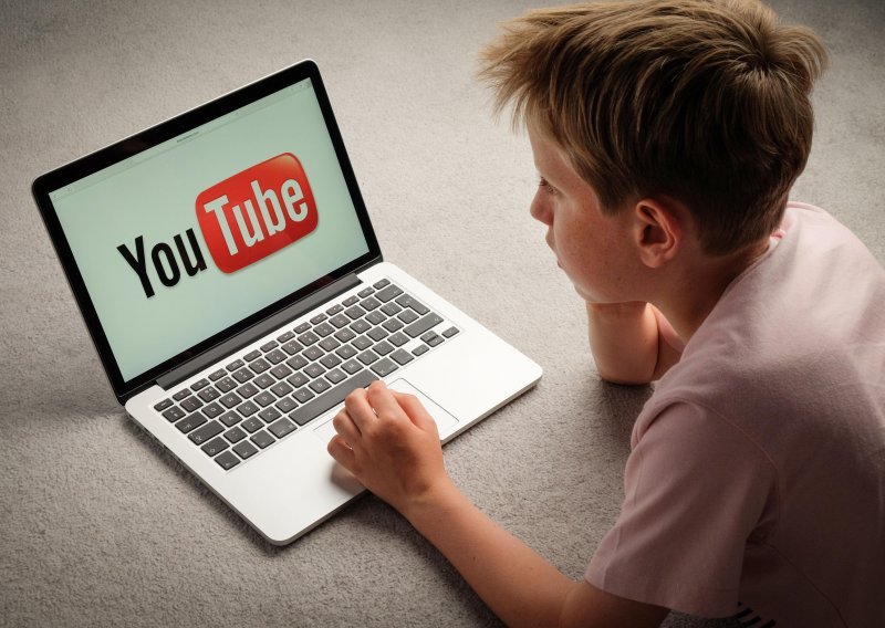 YouTube zbog pedofilskih komentara izbrisao više od 150.000 video snimaka djece