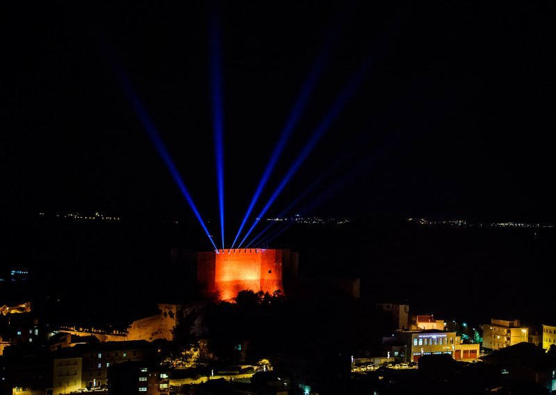 Evo kako su na inventivan način upalili adventsku svijeću u Šibeniku