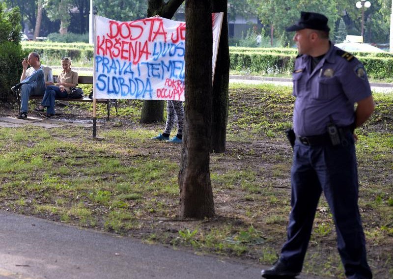 I žrtva tvrdi da je osuđena pogrešna osoba, no policiju i sud to ne zanima