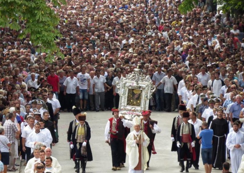 Tens of thousands of Croatians flock in Marian shrines