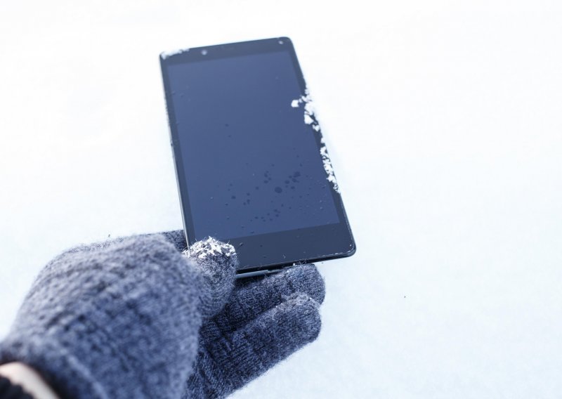 Baterija i zima nisu najbolji prijatelji: Pripazite na svoj smartfon uz ove savjete