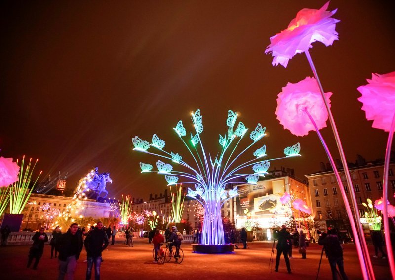Magična atmosfera svjetlosnih instalacija Lyon pretvara u čudesan grad