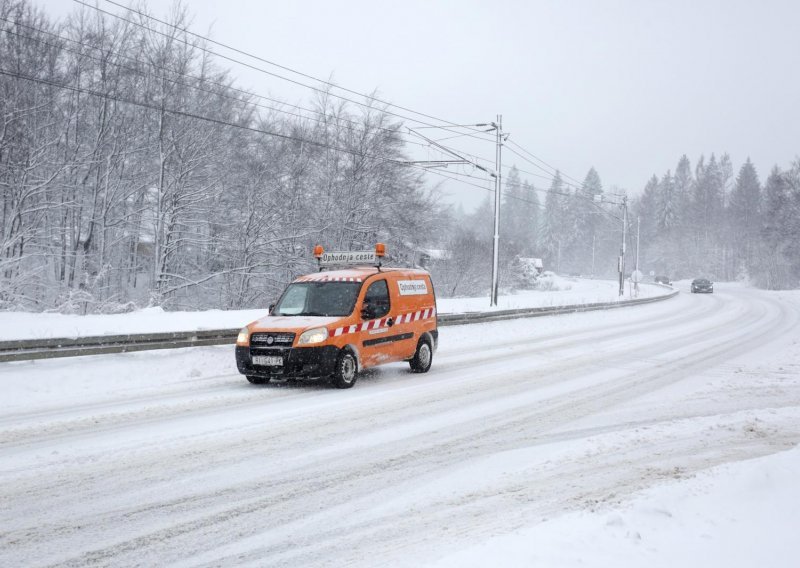 Meteoalarm: Lika, Gorski kotar i Velebitski kanal u crvenom, čuvajte se snijega, bure i ledene kiše!