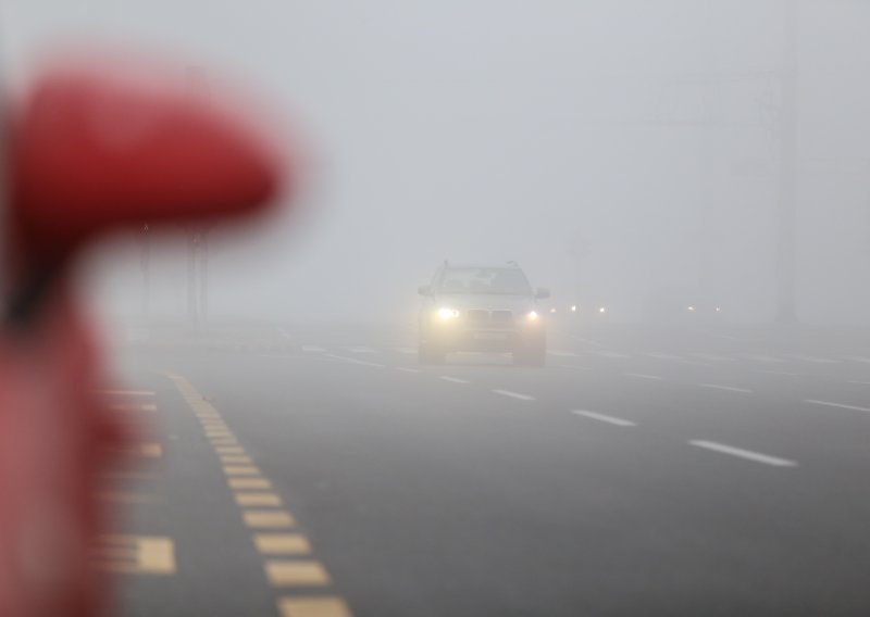 Magla smanjuje vidljivost i usporava vožnju