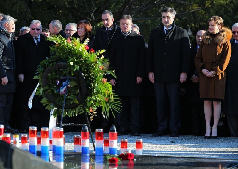 HDZ na Tuđmanovu grobu povodom 18. godišnjice smrti