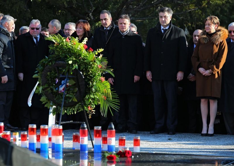 HDZ na Tuđmanovu grobu povodom 18. godišnjice smrti