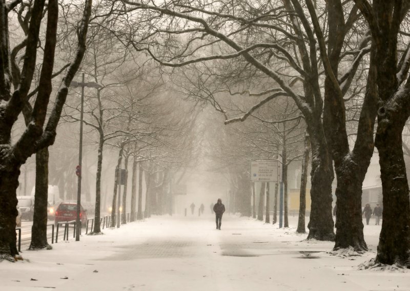 Snijeg i vjetar haraju zapadnom Europom