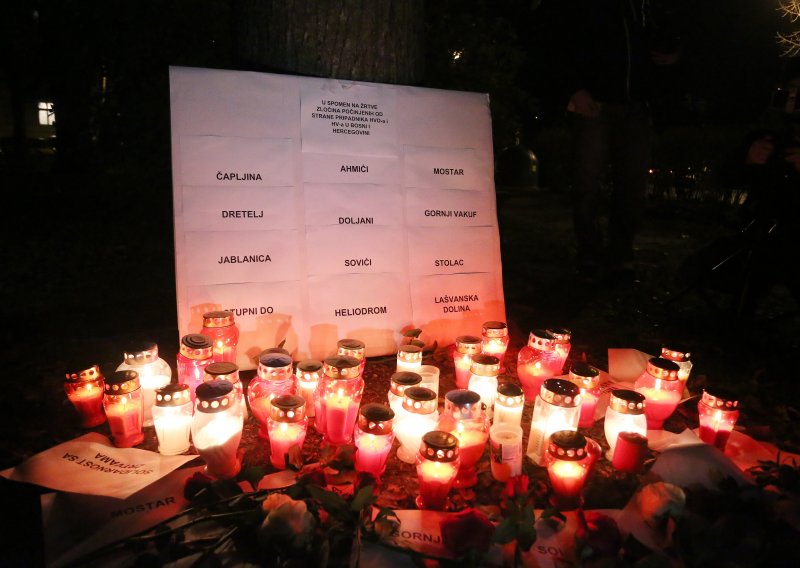 Zapaljene svijeće za žrtve zločina HVO-a