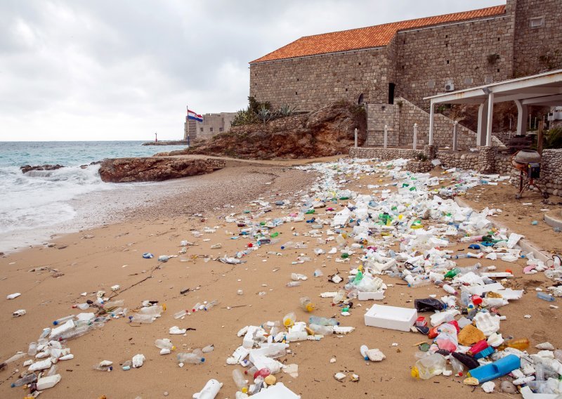 Pogledajte što je jugo donijelo na poznatu dubrovačku plažu