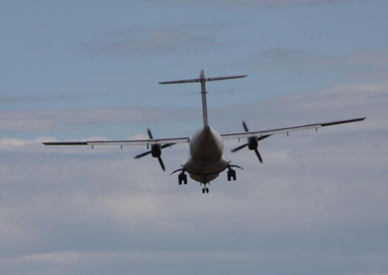 Kontrolori leta zadrijemali, avion kružio desetak minuta