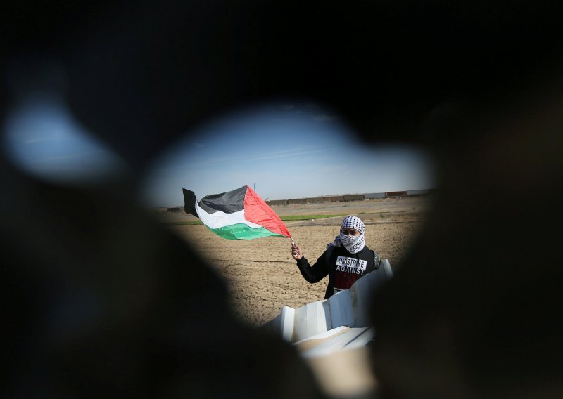 Izrael zatvorio prijelaz s Gazom nakon raketnih napada