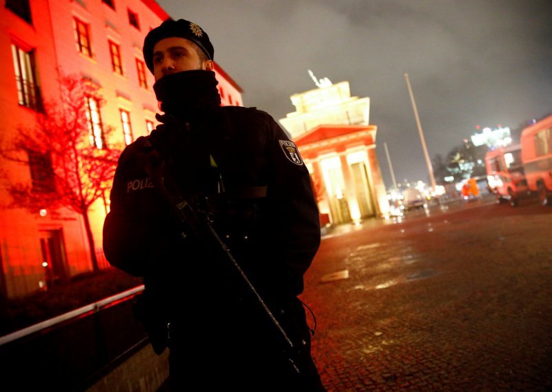 Racije u Berlinu zbog napada na božićnom sajmu