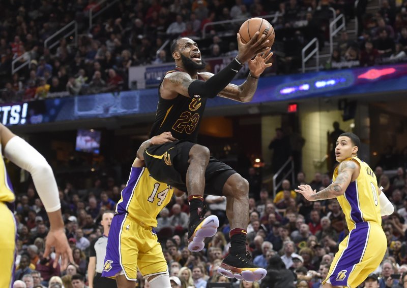 LeBron James dostigao legendarnog Birda, Hrvati prikovani za klupe