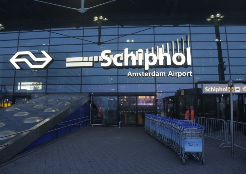 Prijetio nožem na amsterdamskom aerodromu Schiphol pa upucan