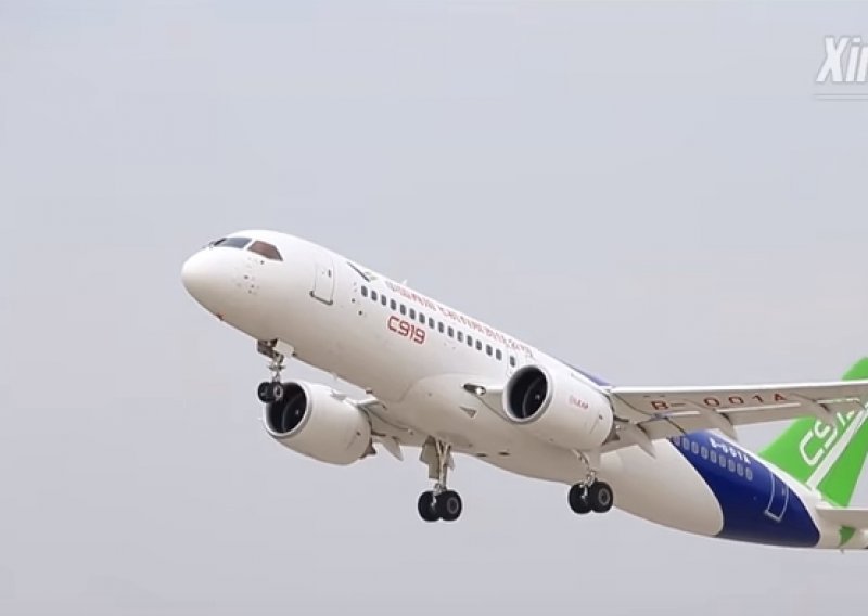 Kineski C919, konkurencija Boeingu 737 i Airbusu A320, poletio na probni let