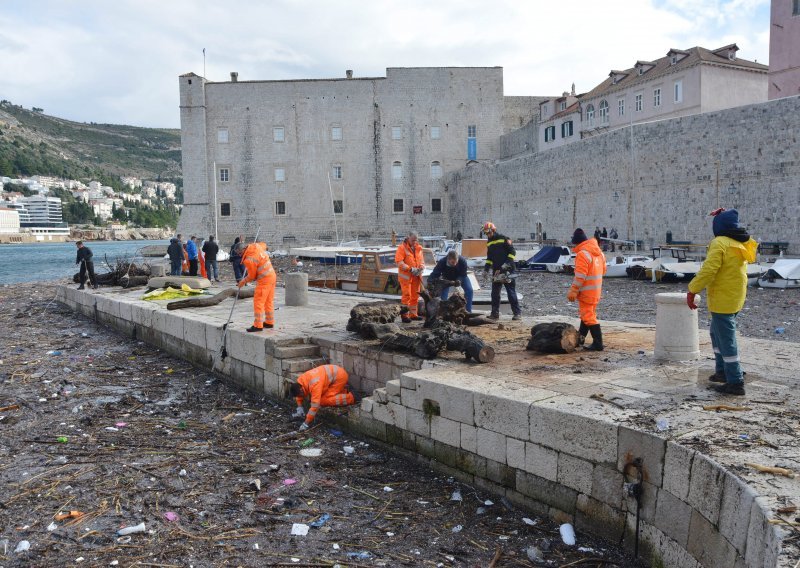 Nećete vjerovati što je sve izvađeno iz mora u Dubrovniku
