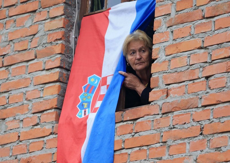 Kakva godina! Tresle se država i Vlada, snašle nas i biblijske kataklizme