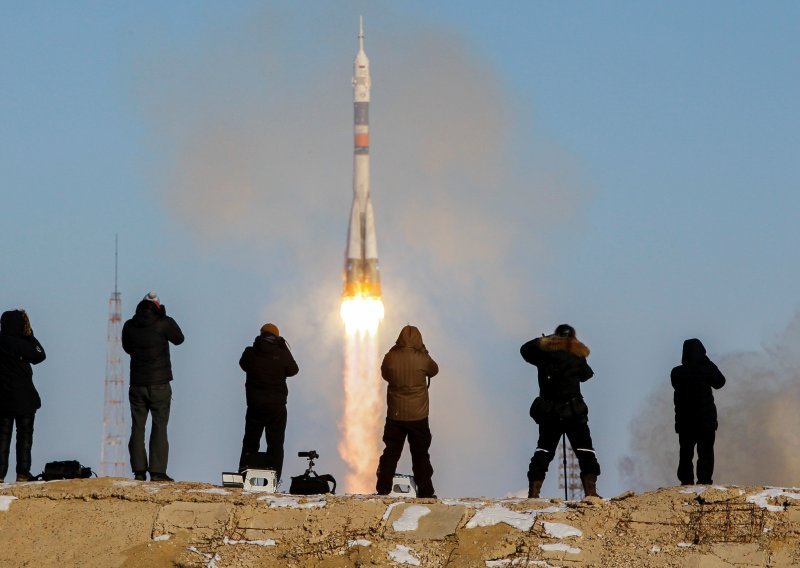 Astronautski trojac stigao na Međunarodnu svemirsku postaju