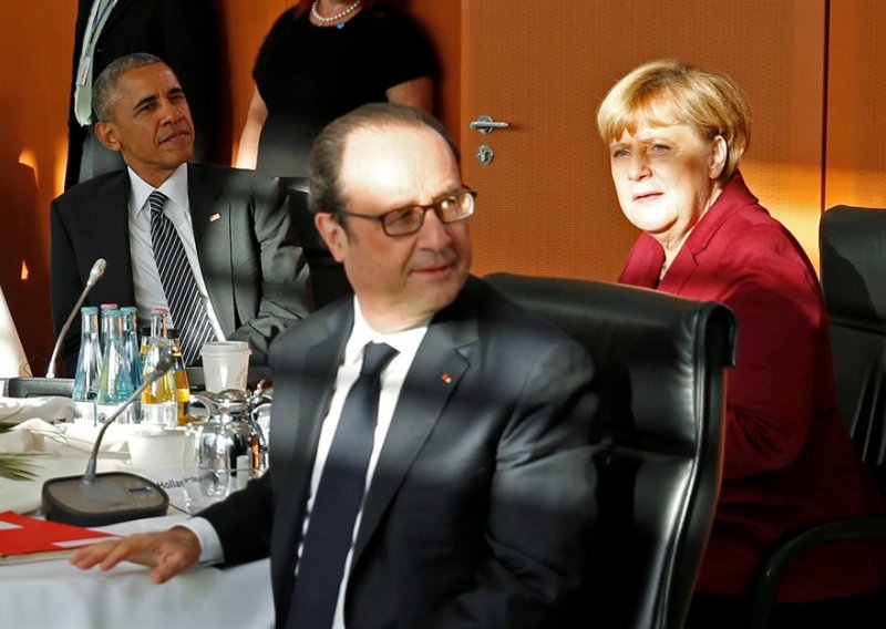 Hollande: EU ne treba savjete izvana