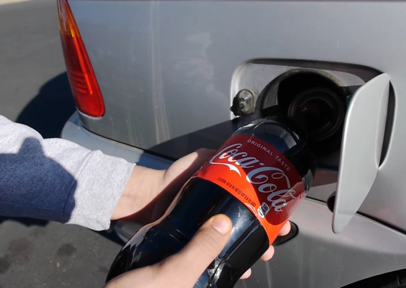 Što se dogodi kad probate voziti na Coca Colu umjesto benzina