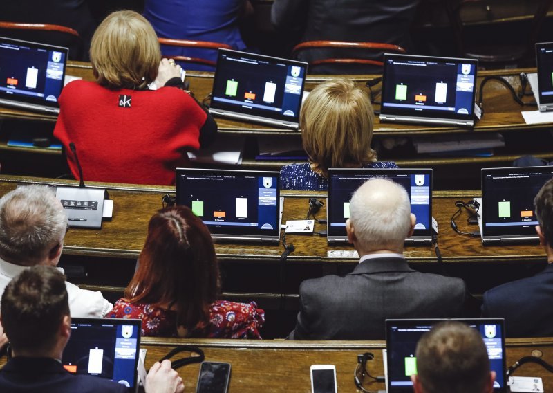 Odbačen Bandićev prijedlog o poslovima javne rasvjete